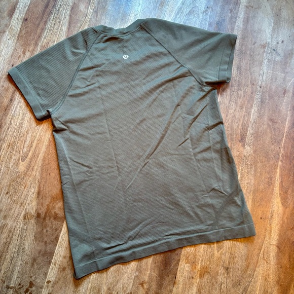 Lululemon Swiftly Tech Short Sleeve Shirt Race Length 2.0 - Picture 2 of 6